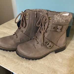NWT  ladies Cliffs by white mountain boots  style Presley color stone …